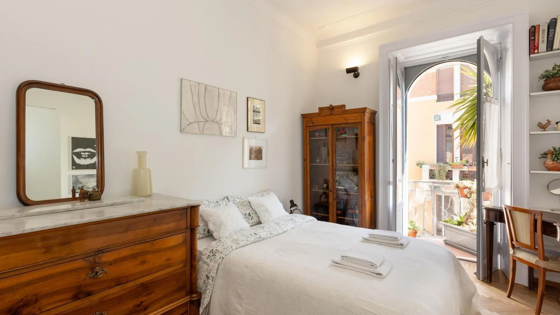 House Of An Artist In The Key Area Of Milan Apartment