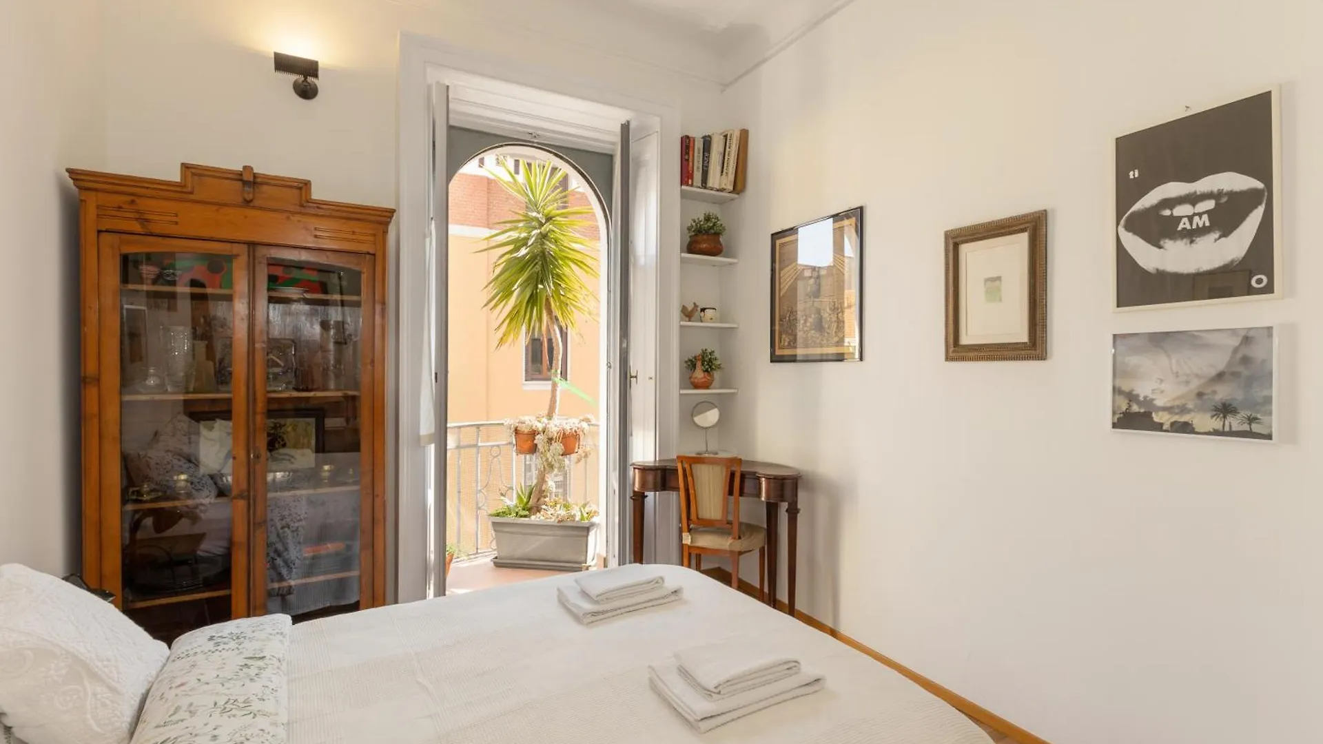 House Of An Artist In The Key Area Of Milan Apartment