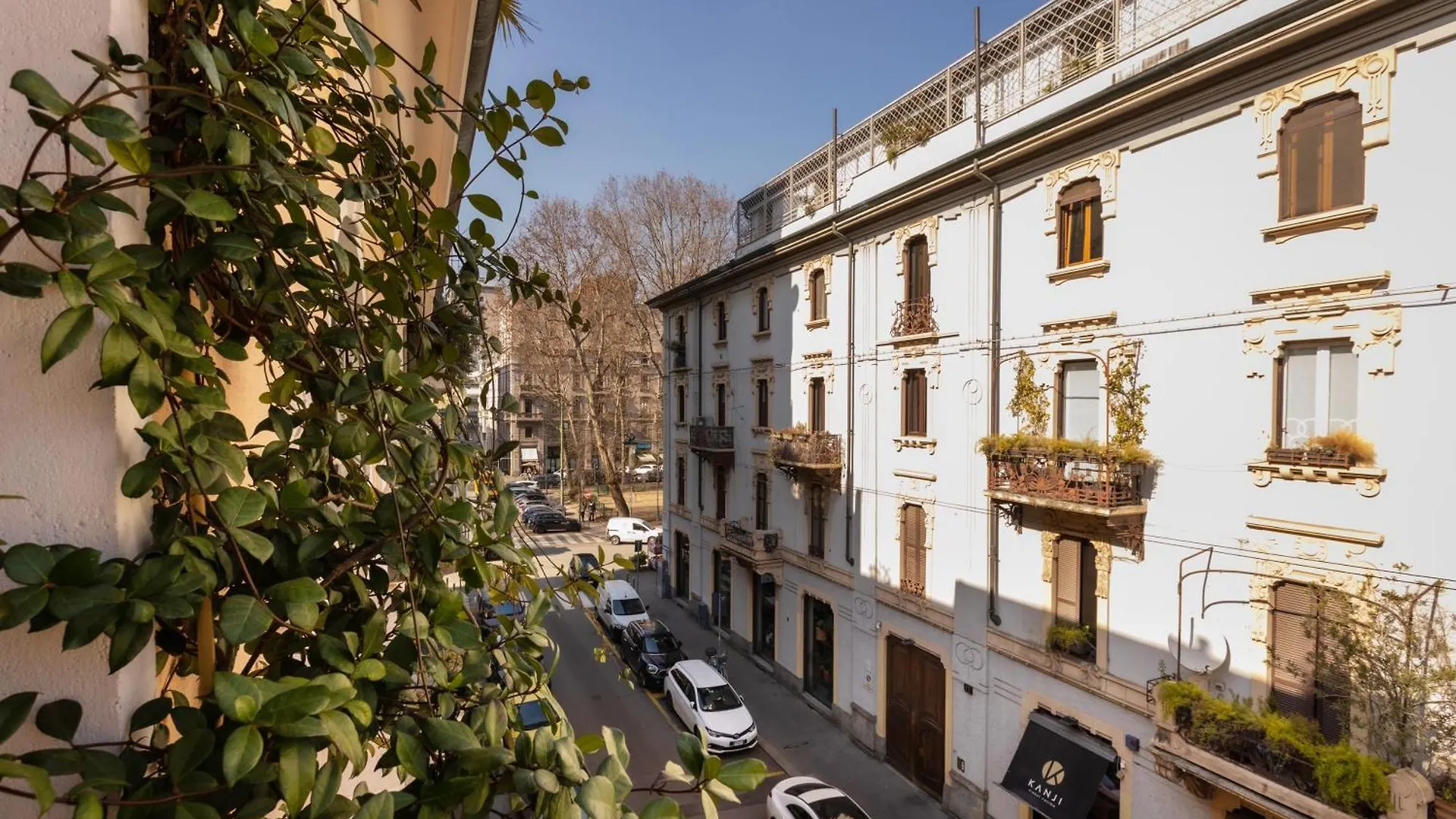 House Of An Artist In The Key Area Of Milan Apartment