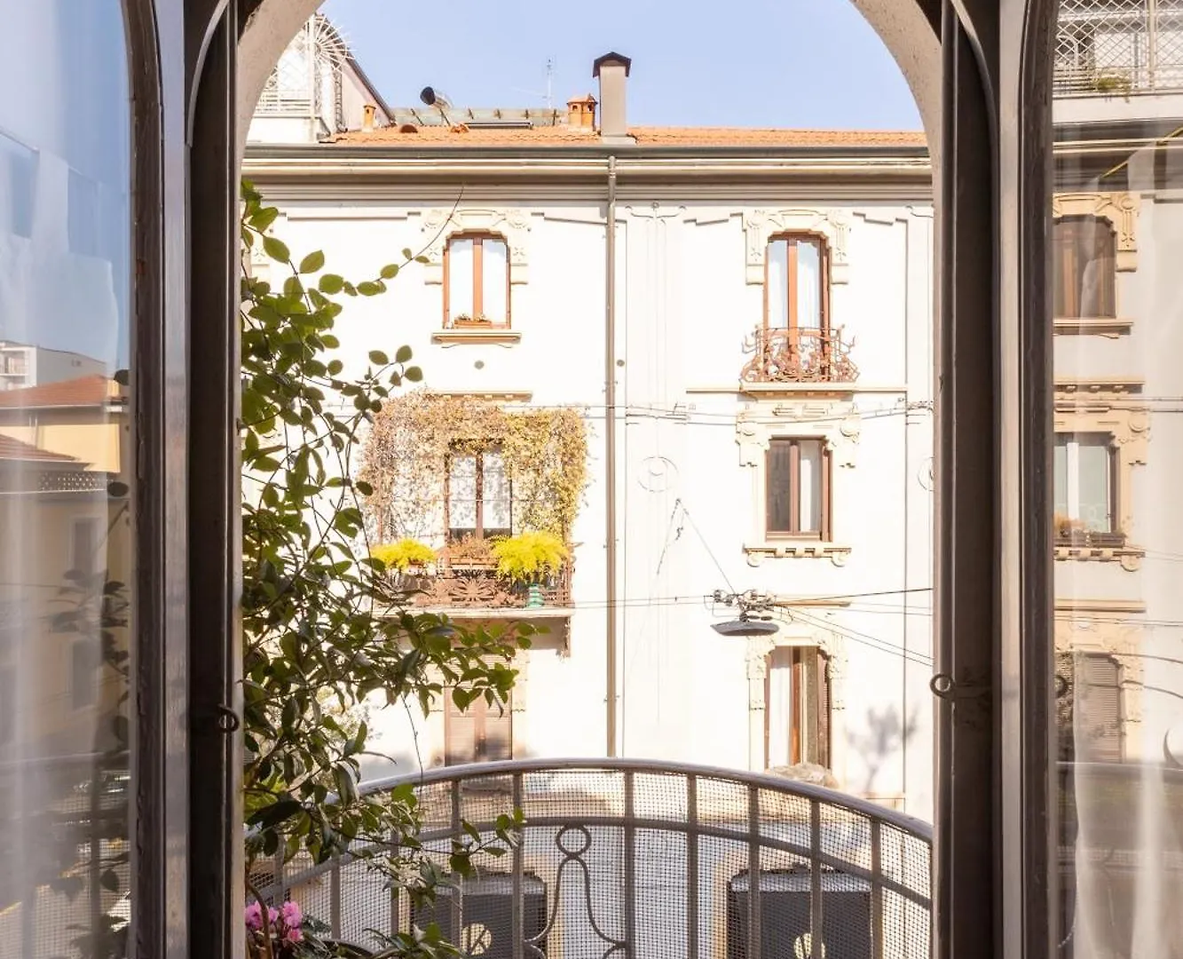 House Of An Artist In The Key Area Of Milan Apartment