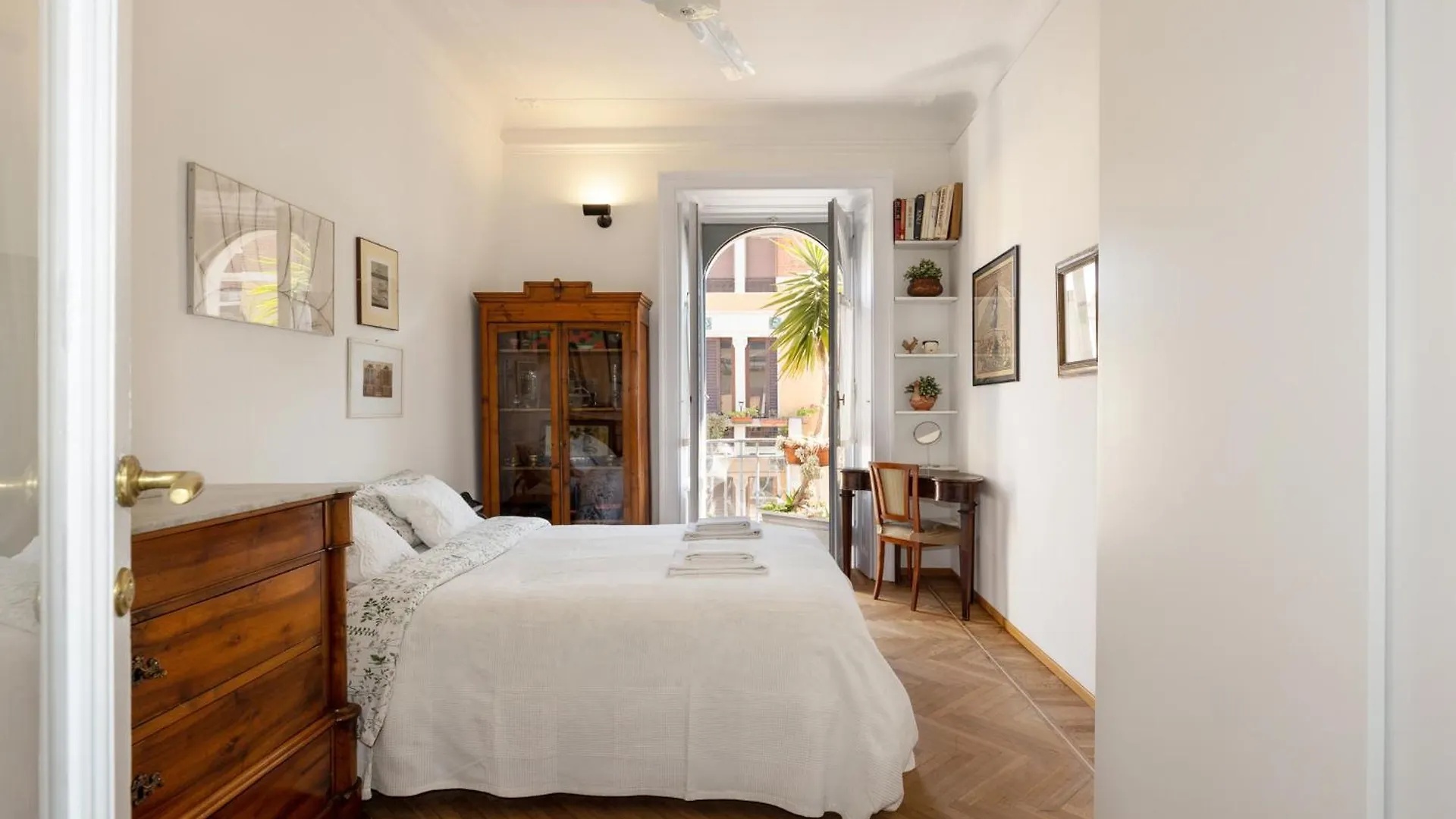 House Of An Artist In The Key Area Of Milan Apartment