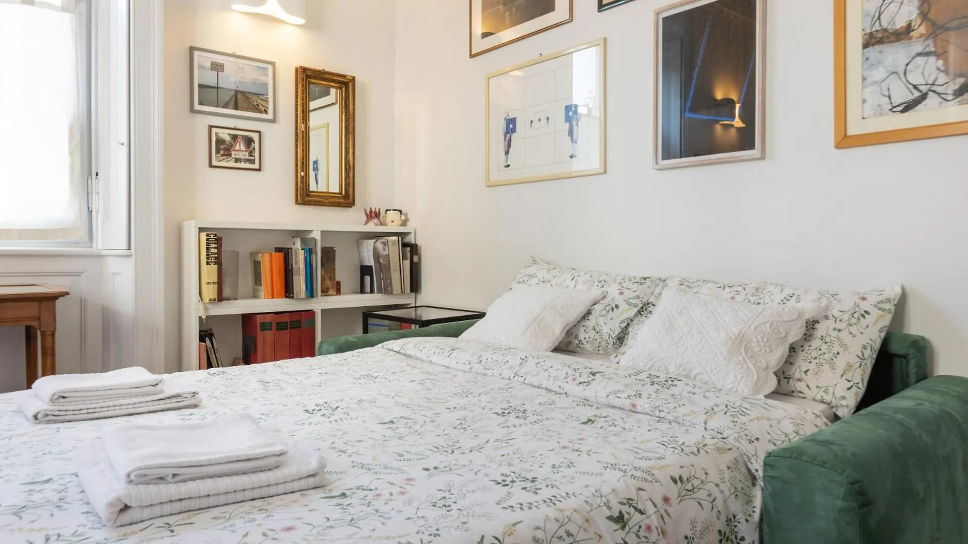 House Of An Artist In The Key Area Of Milan Apartment