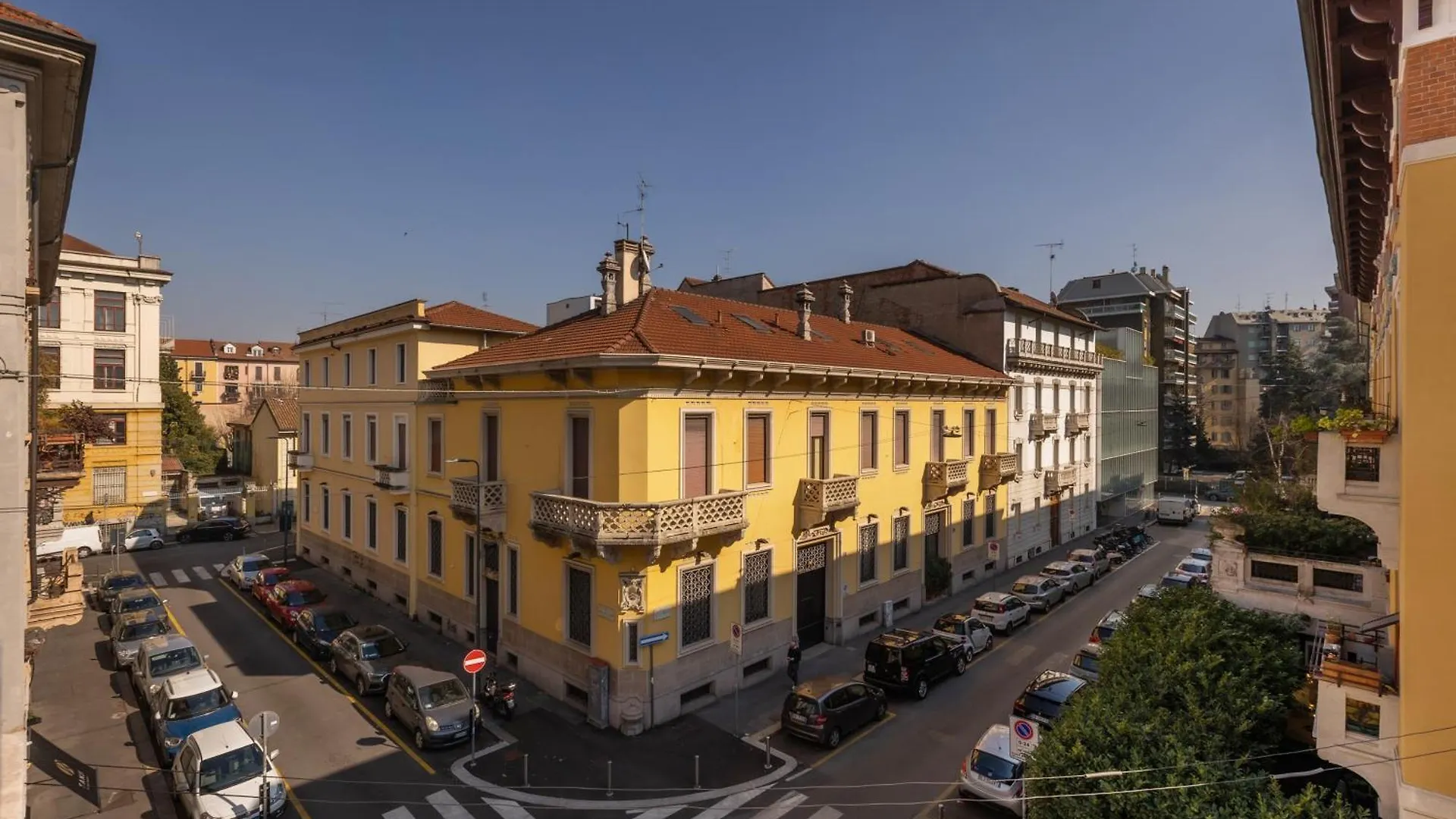 House Of An Artist In The Key Area Of Milan Apartment