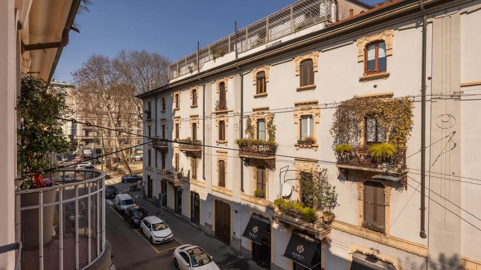 House Of An Artist In The Key Area Of Milan Apartment