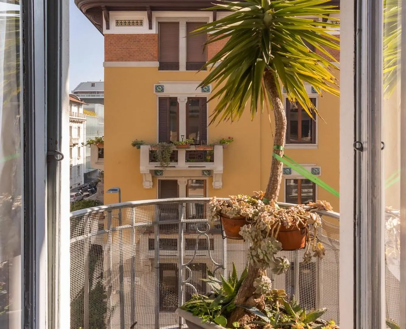 House Of An Artist In The Key Area Of Milan Apartment