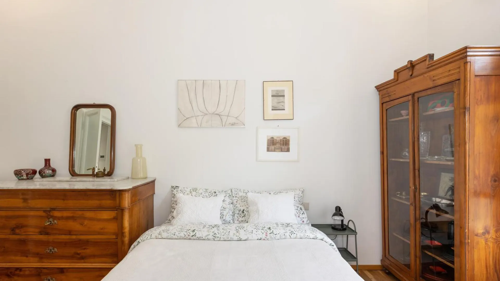 House Of An Artist In The Key Area Of Milan Apartment